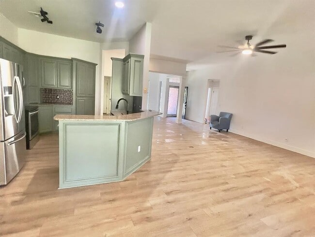 Photo - 1121 Charlton Rd