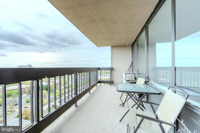 Photo - 3705 S George Mason Dr Unit 2414S