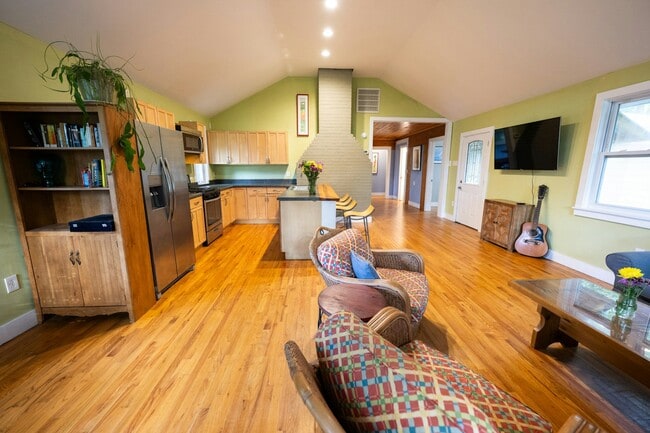 809 Montreat Rd