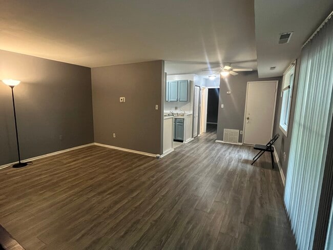 Building Photo - 5400 85th Ave Unit 104 Rental