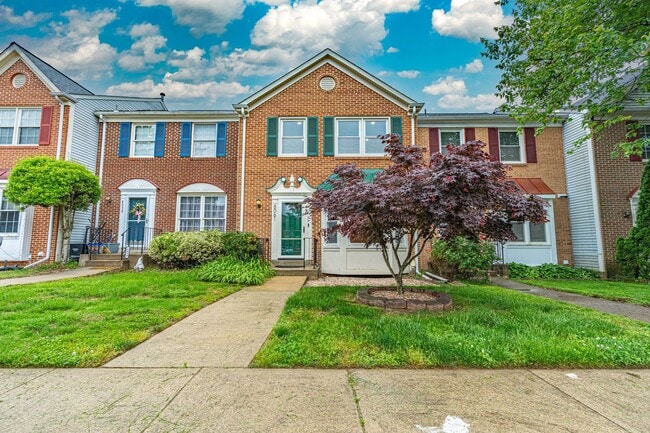 Building Photo - Fantastic townhome in Alexandria