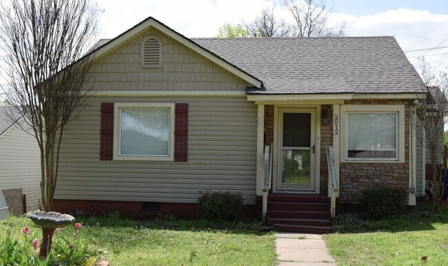 Charming 3 Bed 2 Bath Park Hill Home - Charming 3 Bed 2 Bath Park Hill Home