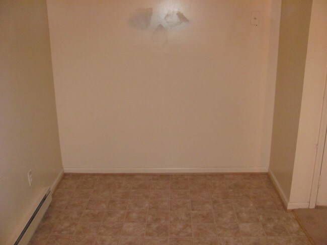 Interior - W.R. Cropper Apartments