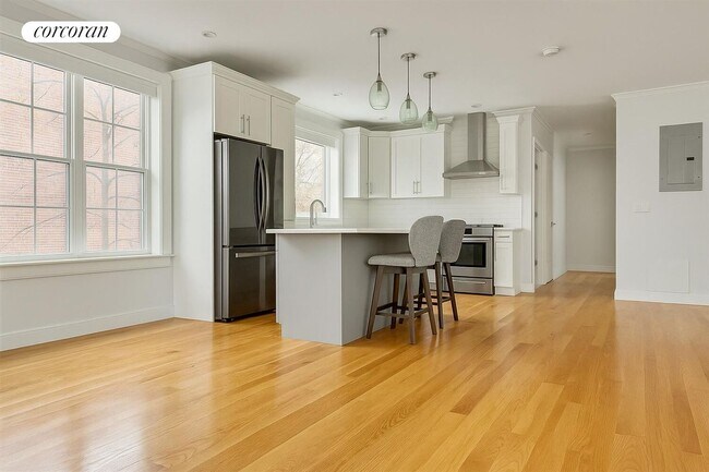 Photo - 435 Linden Blvd