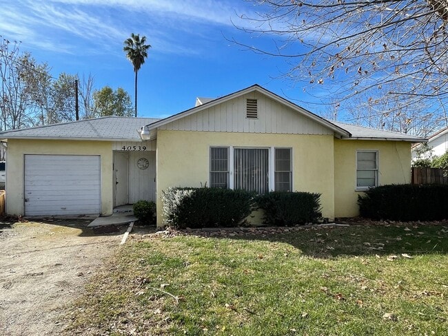 Building Photo - Large and Spacious Home