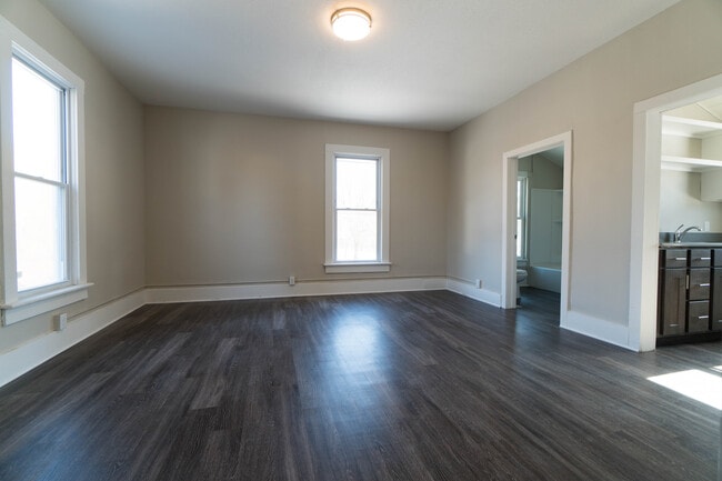 Photo - 2522 Iowa St