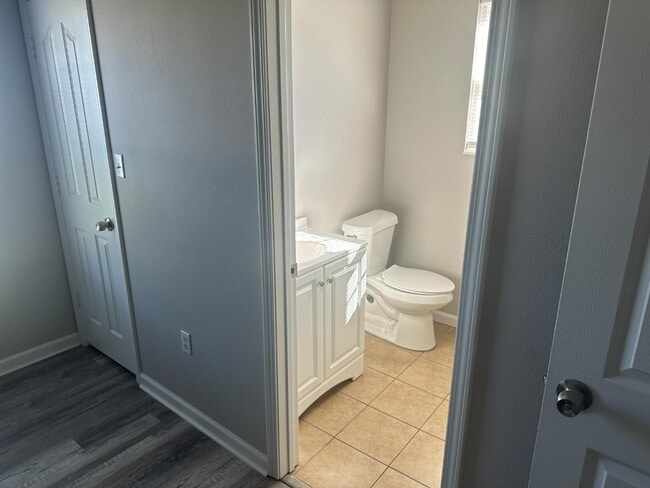 Photo - 302 S Cemetary St