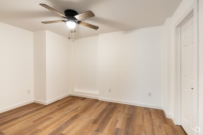 1BR, 1BA - 350SF - Bedroom
