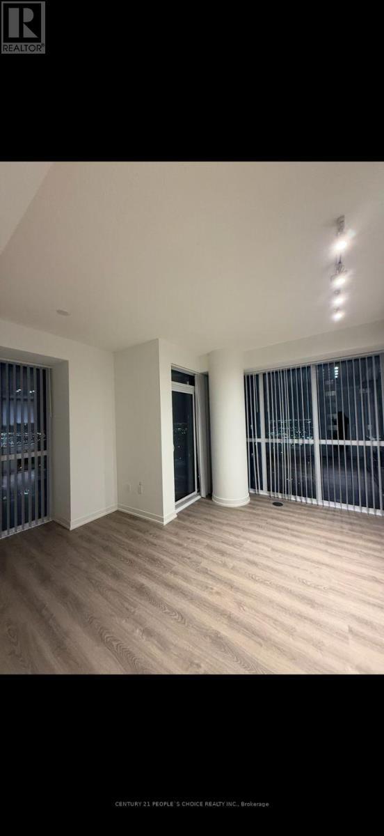 Photo - 8 Interchange Wy Unité 3912