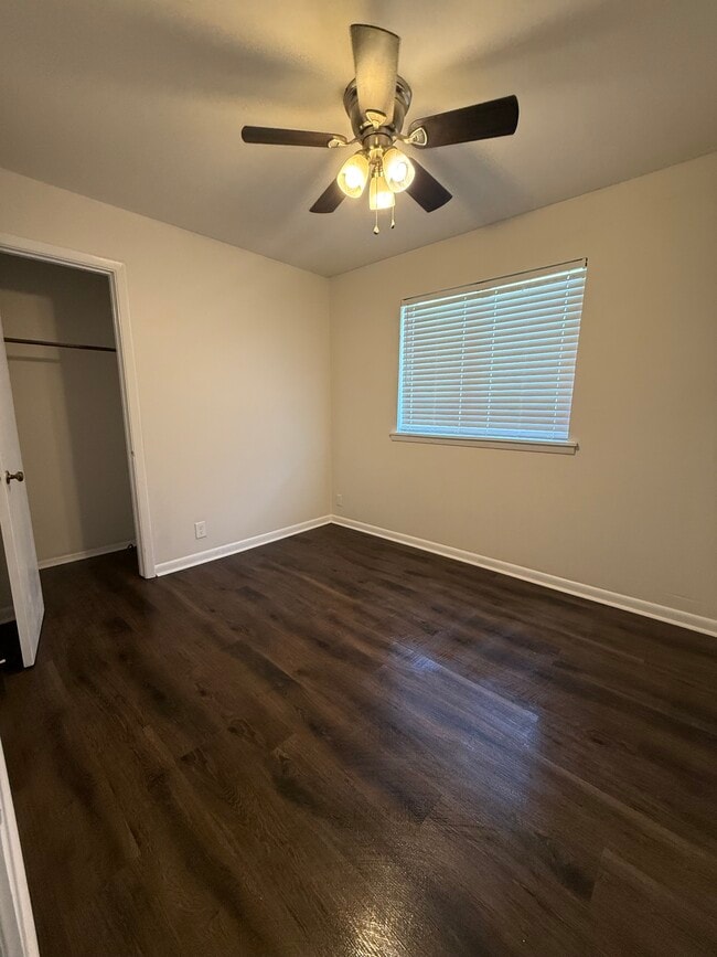 Dormitorio 1 - 5115 N Woodland Dr