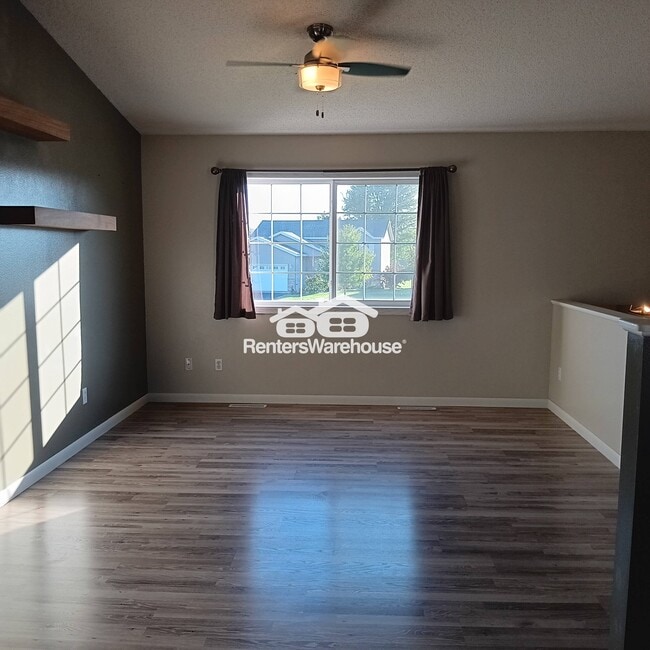 Photo - 907 3rd Ave NE