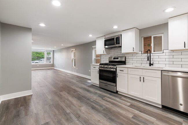 Photo - 4624 N Springfield Ave Unit 1