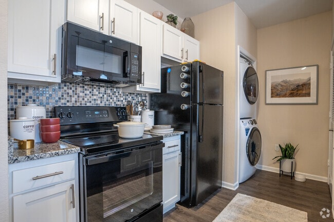 2BR, 2BA – 911SF Kitchen