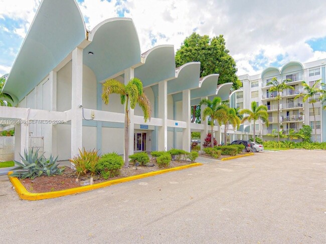 Photo - 484 NW 165th St Unidad A-412