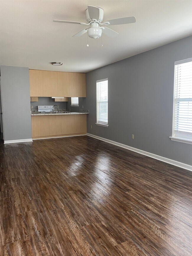 Photo - 2719 W Tharpe St Townhome