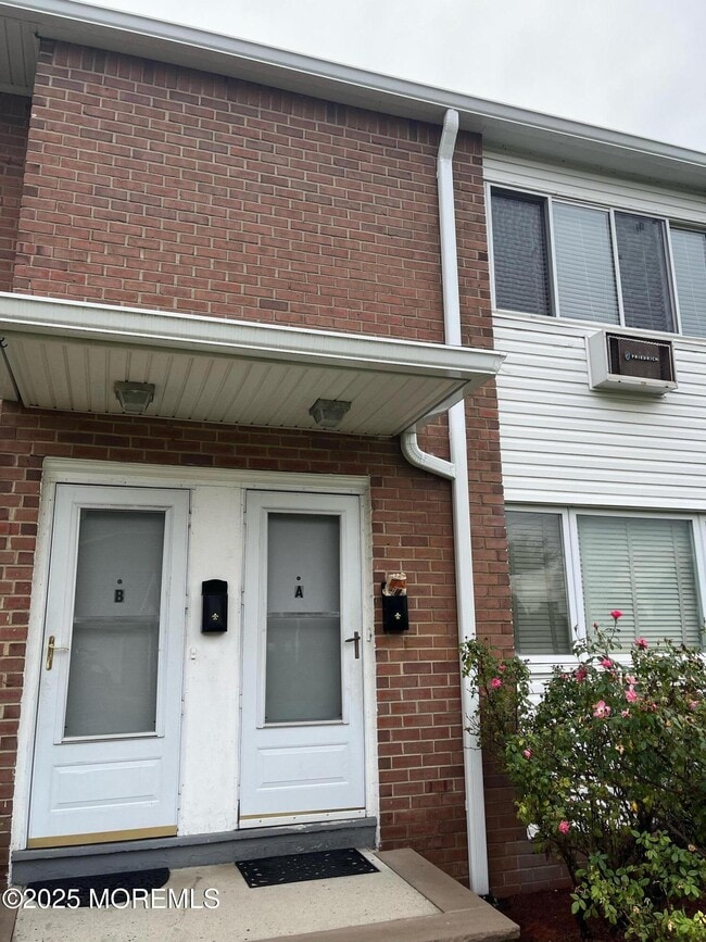 Building Photo - 35 Sternberger Ave Unit B Rental