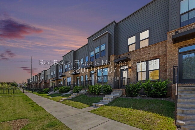 Photo - 1007 Simcoe Ln