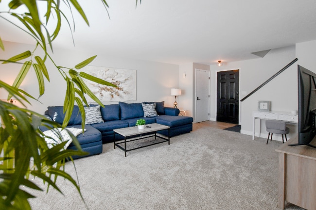 416 Aloysius Ct