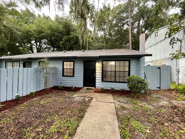 Building Photo - 2210 SW 70th Terrace