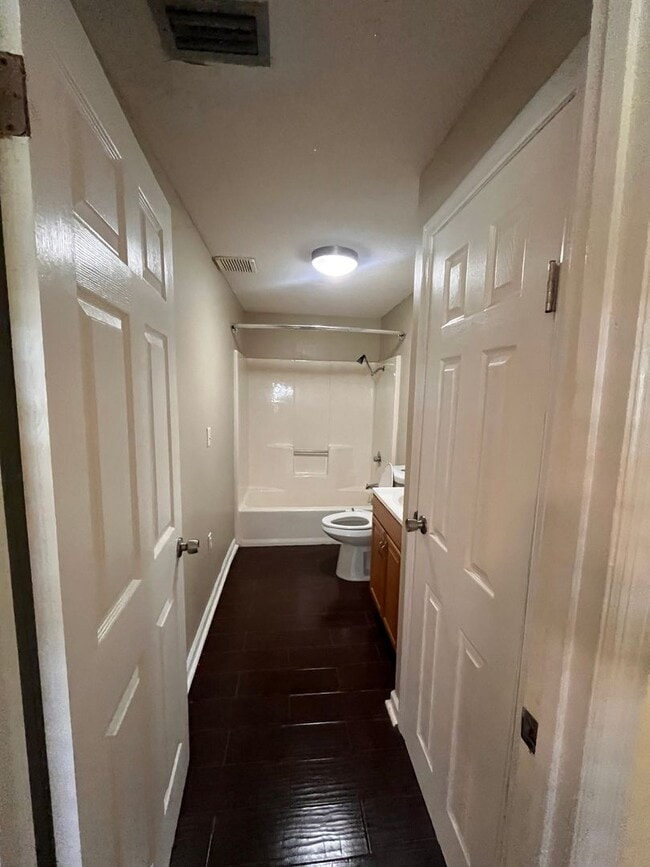 Photo - 18 N Peachtree St