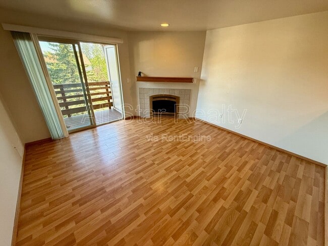 Building Photo - 9625 Independence Dr Unit C311