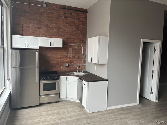 Photo - 317 S Clinton St