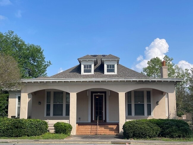 Building Photo - 420 College St Unit A