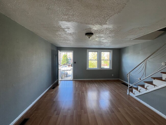 Photo - 6741 Horrocks St