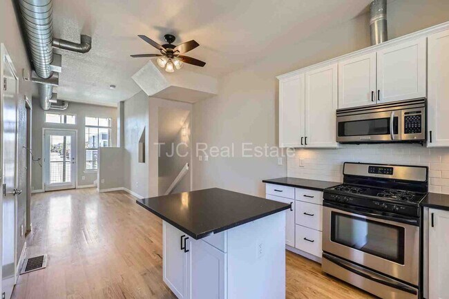 Photo - Two Balconies!