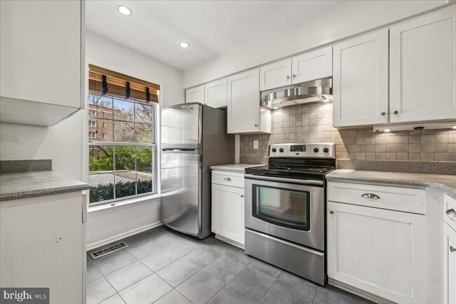 Building Photo - 2002 Derby Ridge Ln