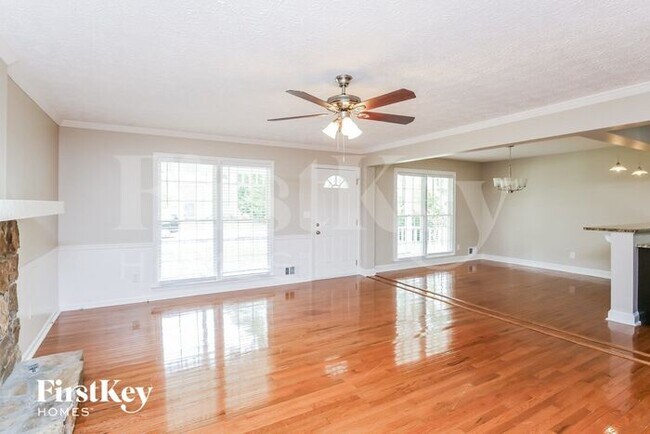 Photo - 2103 Dayron Cir NE