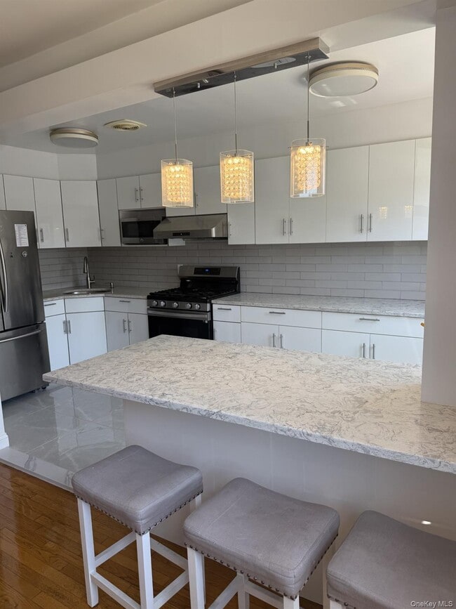 Photo - 71-11 60th Ave