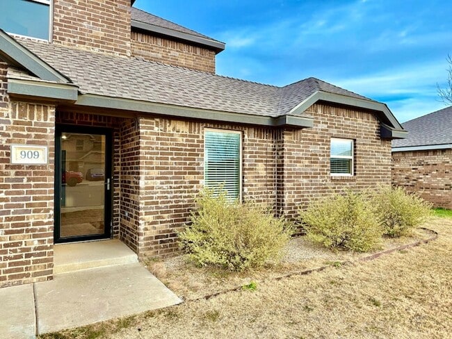 Photo - 909 Manchester Ct