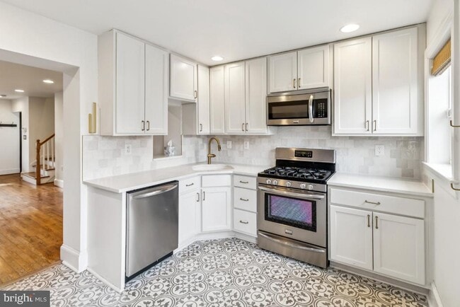 Photo - 3318 Blaine St NE