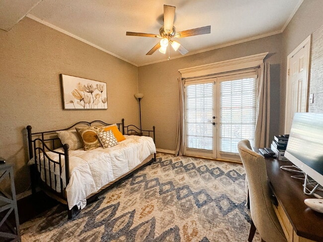4415 Bellaire Dr S