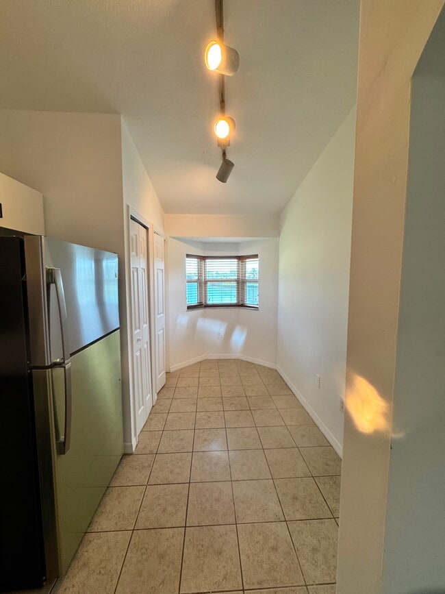 Photo - 3415 NE 9th Dr Unit #202