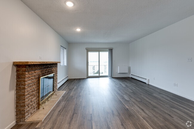 2BR, 1.5BA – 1192SF - Living Room - Parkview Court Apartments