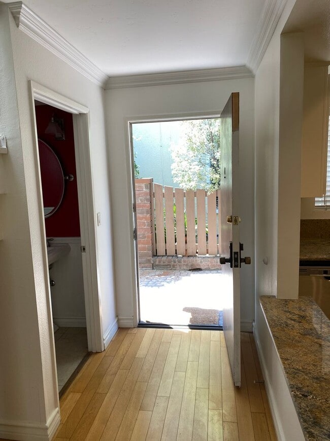 Photo - Spacious and Renovated Santa Monica Townho... Unit 4