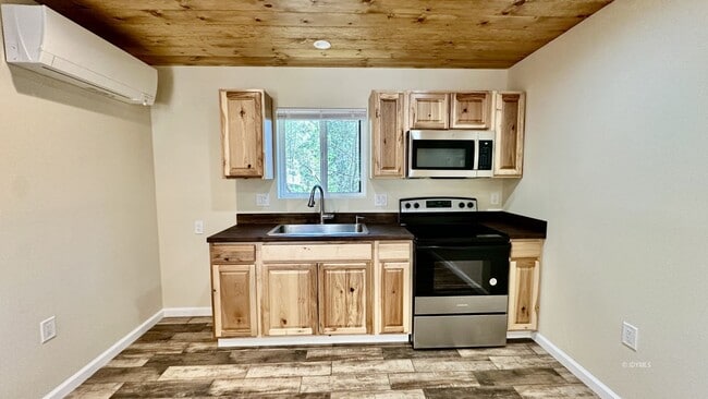 Photo - 1 Bedroom Cabin in town