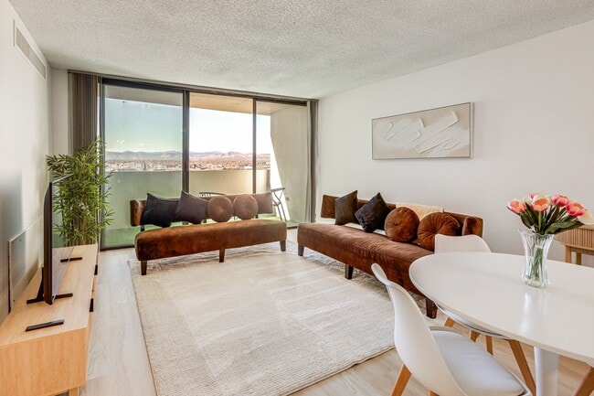 Building Photo - 1020 15th St Unit 14N