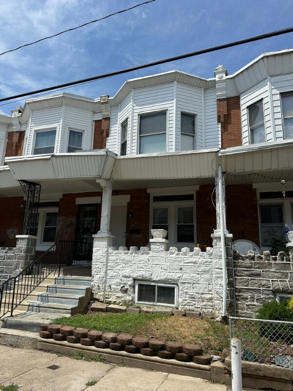 Photo - 5627 Addison St House