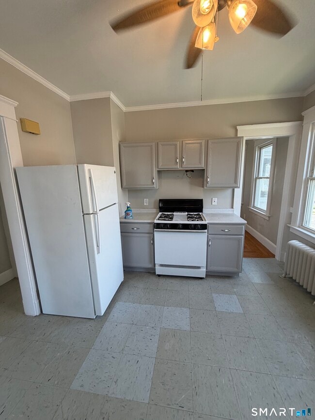 Building Photo - 135 East Ave Unit 2