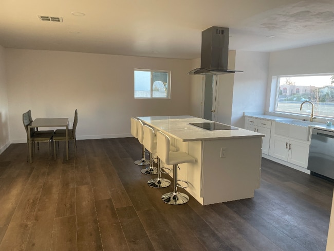 Photo - 1040 Hess Terrace