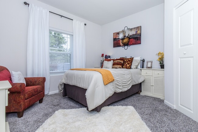 2BD, 1BA - Bedroom - Longacre Apartment Resort