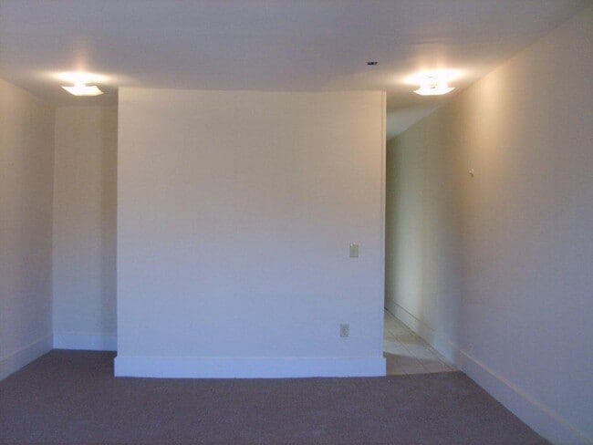 Building Photo - 834 N Carey St Unit 3