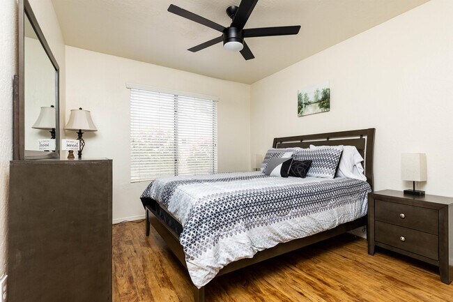 Photo - 1111 W Summit Pl