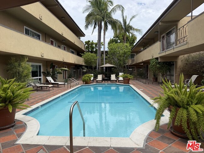 Building Photo - 970 Palm Ave Unit 216