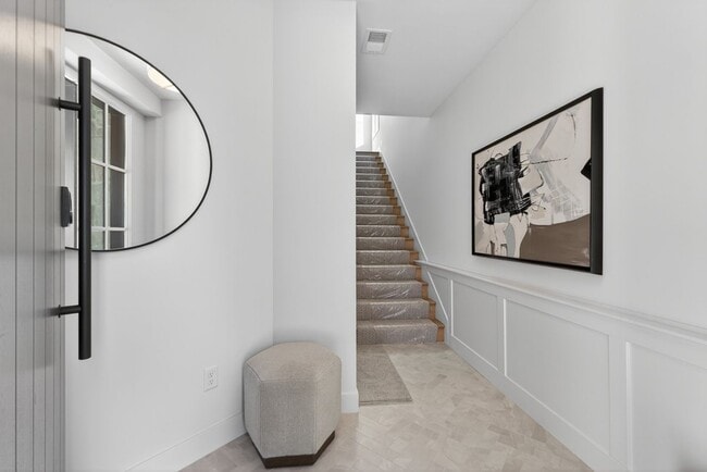 Photo - 2100 W 86th St