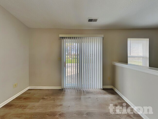 Photo - 1082 Sunmeadow Cir