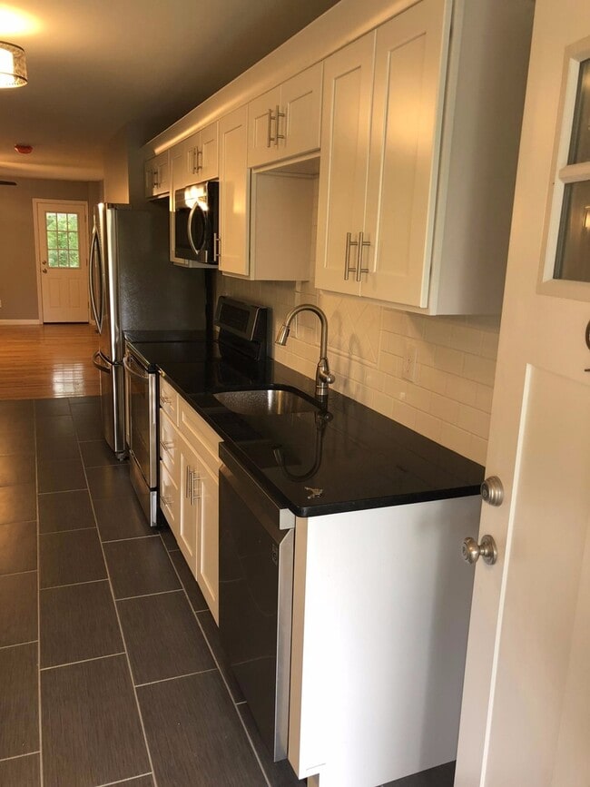 Photo - Amazing 2 bed home with office in Emmaus